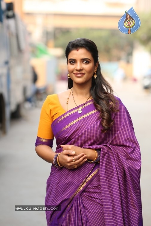 Aishwarya Rajesh Pics - 9 / 12 photos