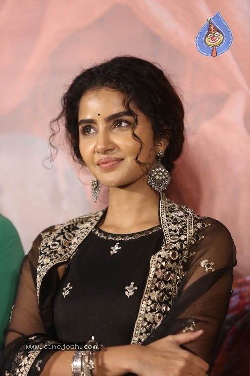 Anupama Parameswaran Photos - 4 / 17 photos
