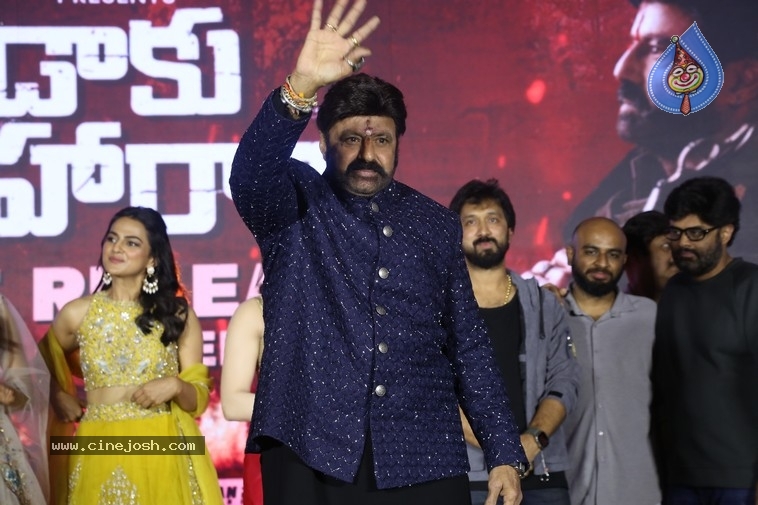 Daaku Maharaaj Pre Release Event - 12 / 27 photos