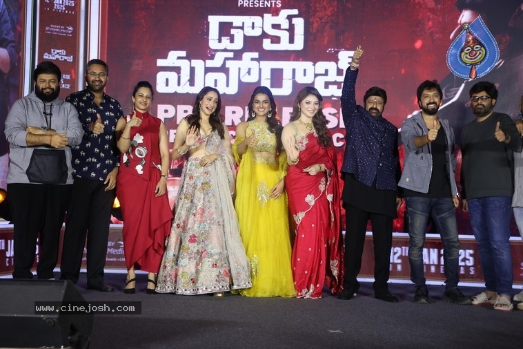 Daaku Maharaaj Pre Release Event - 14 / 27 photos