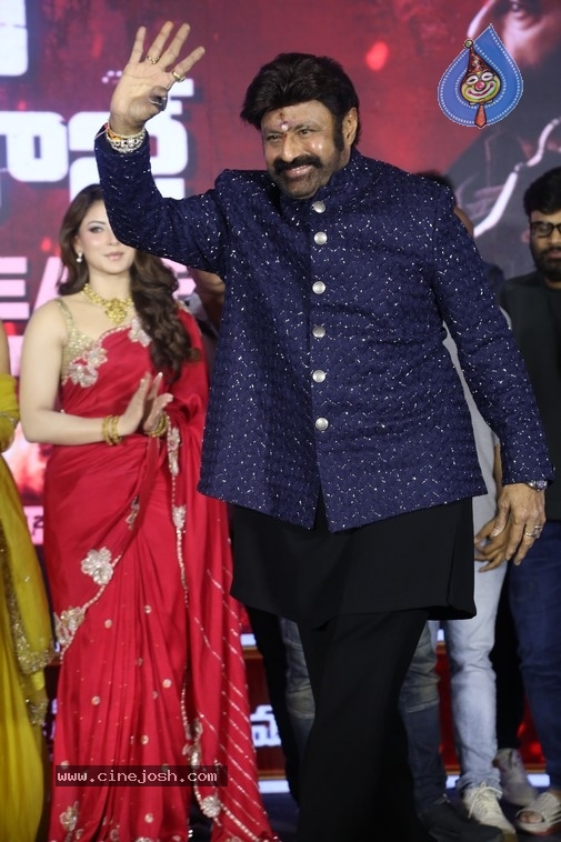 Daaku Maharaaj Pre Release Event - 20 / 27 photos
