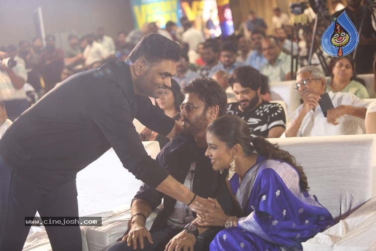 Sankranthiki Vasthunam Victory Veduka - 17 / 56 photos