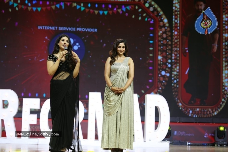 Mad Square SM - 3 / 63 photos