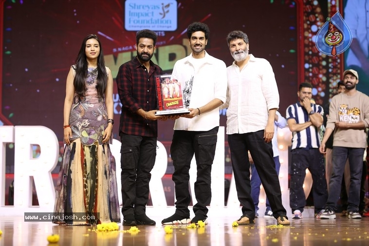 Mad Square SM - 15 / 63 photos