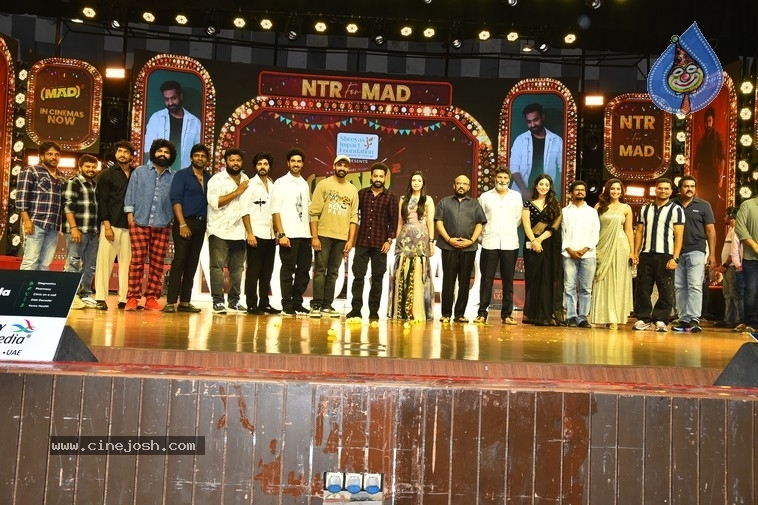 Mad Square SM - 44 / 63 photos