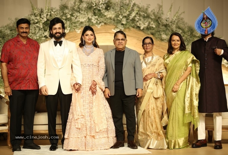 Akhil-Zainab Wedding Reception Pics - 5 / 13 photos