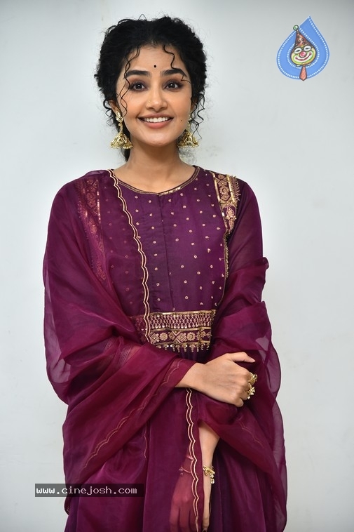 Anupama Parameswaran - 6 / 21 photos