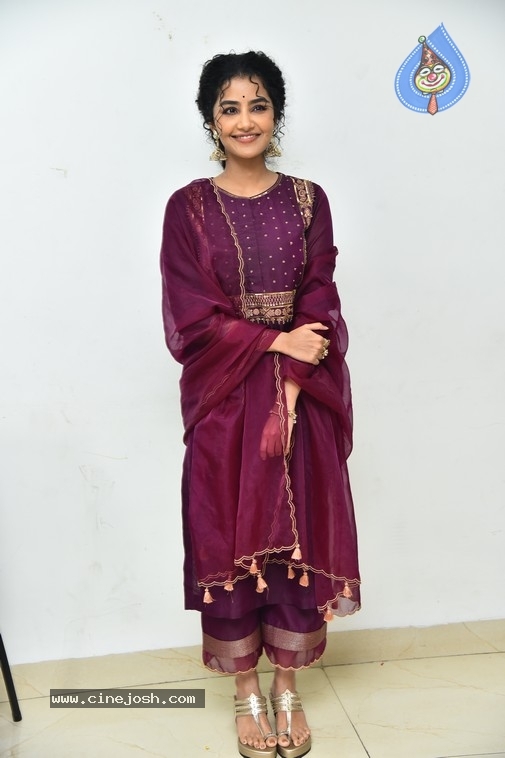 Anupama Parameswaran - 14 / 21 photos