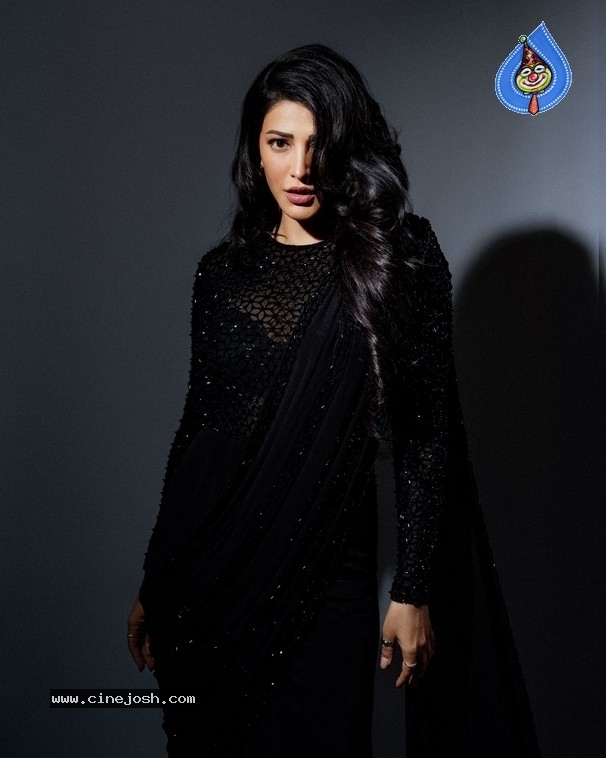 Shruti Haasan Photos - 6 / 9 photos