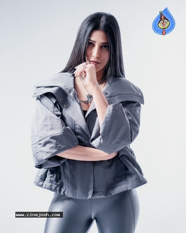 Shruti Haasan Photos - 7 / 9 photos