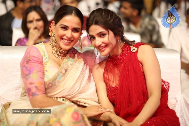 Junior Pre Release Event - 14 / 42 photos