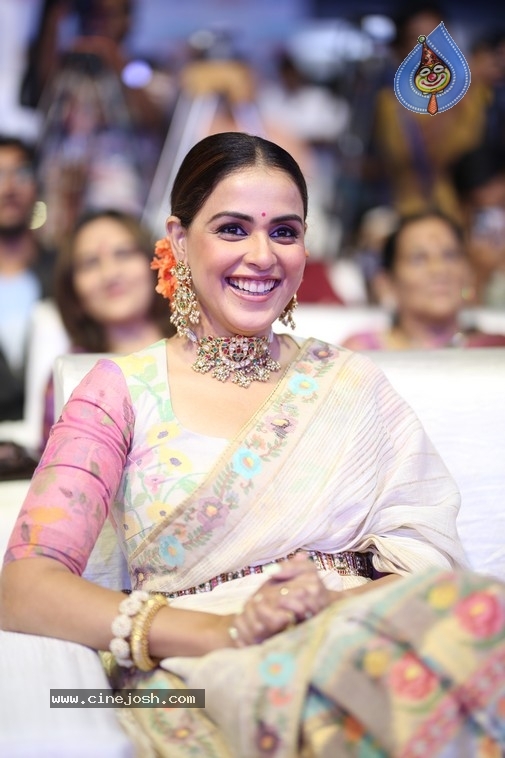 Junior Pre Release Event - 34 / 42 photos