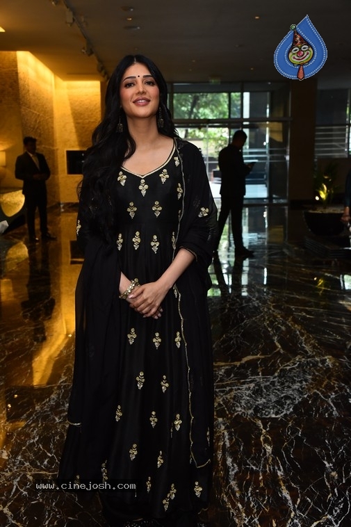 Shruti Haasan Photos - 1 / 21 photos