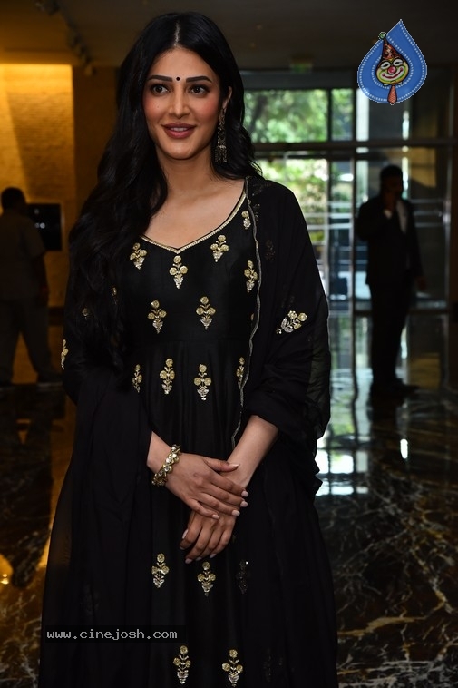 Shruti Haasan Photos - 6 / 21 photos