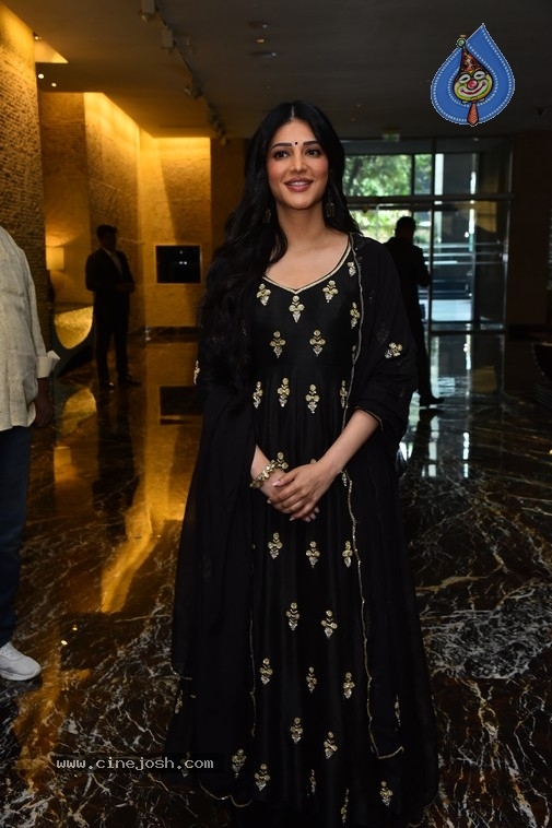 Shruti Haasan Photos - 9 / 21 photos