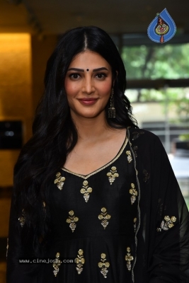 Shruti Haasan Photos - 10 of 21