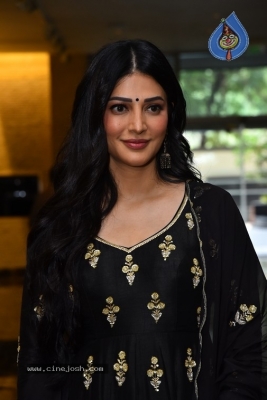 Shruti Haasan Photos - 18 of 21