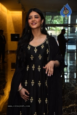 Shruti Haasan Photos - 21 of 21