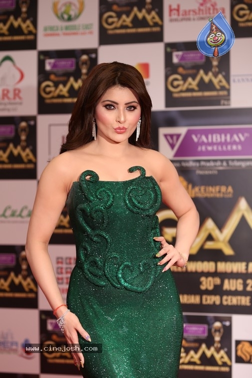 Urvashi Rautela Photos - 2 / 19 photos