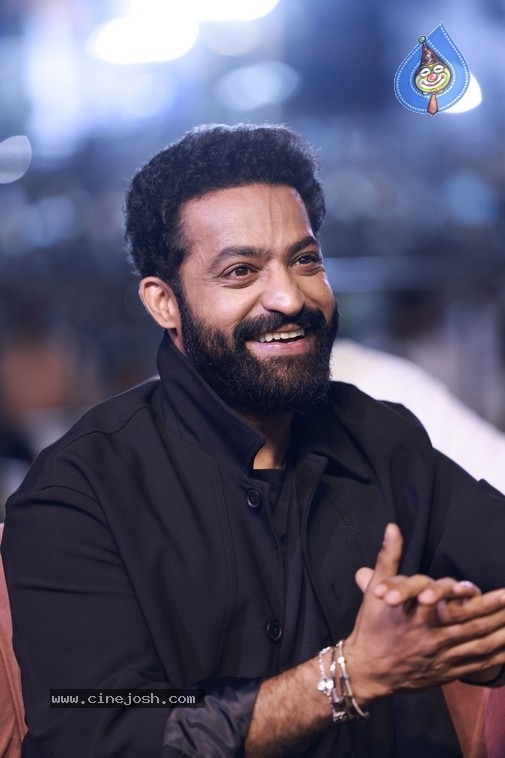 War2 Pre Release Event - 21 / 53 photos