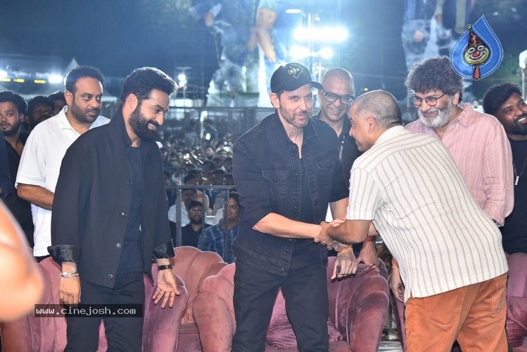 War2 Pre Release Event - 40 / 53 photos