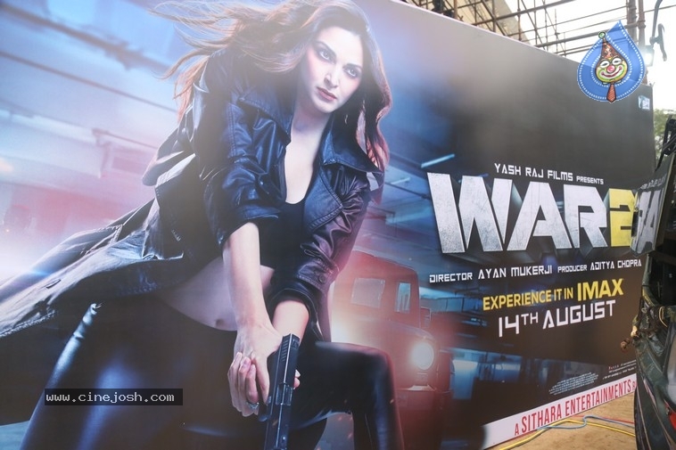 War 2 Pre Release Event 1 - 13 / 19 photos