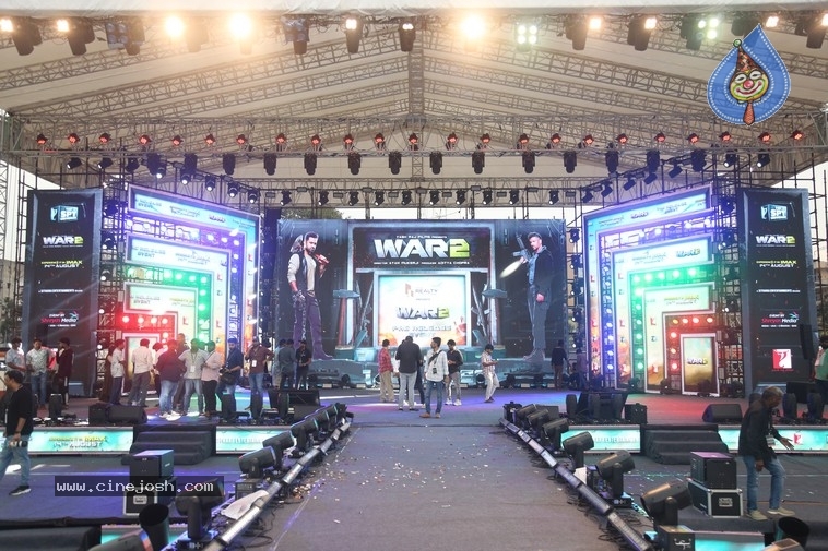 War 2 Pre Release Event 1 - 15 / 19 photos