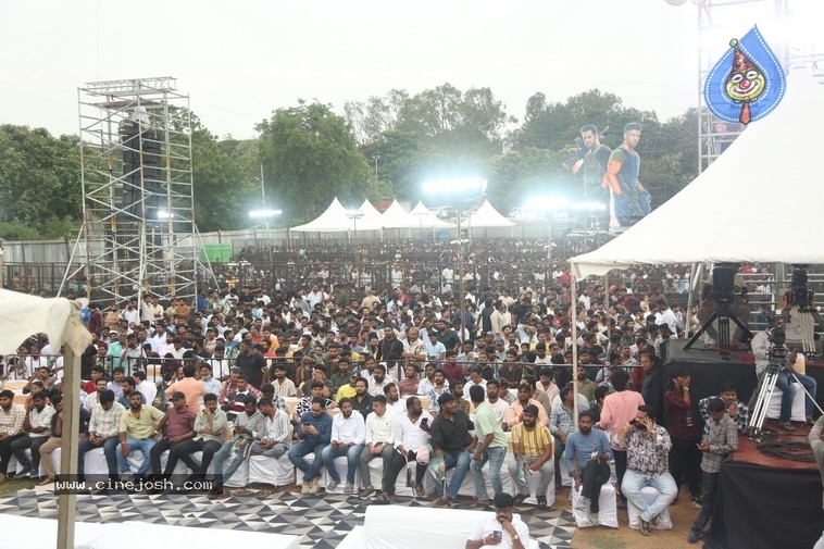 War 2 Pre Release Event 1 - 17 / 19 photos