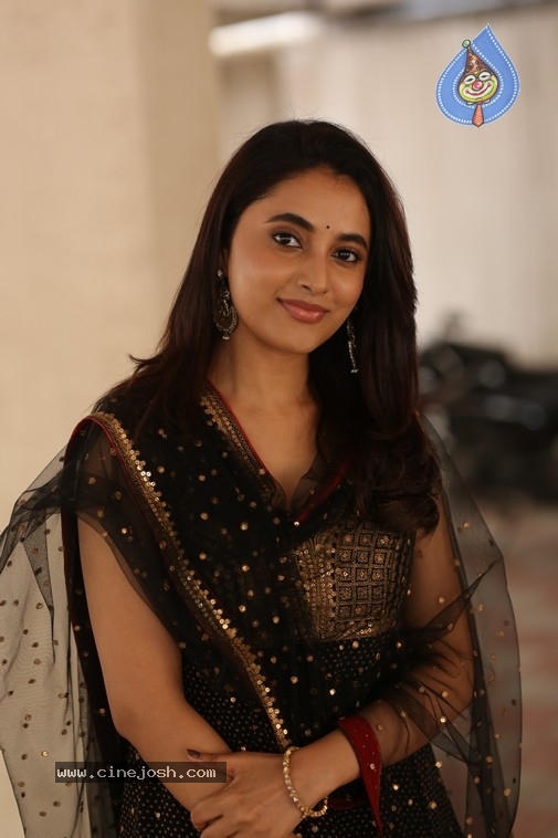 Priyanka Mohan Photos - 1 / 21 photos