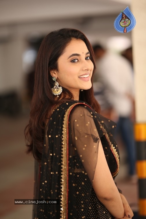 Priyanka Mohan Photos - 5 / 21 photos