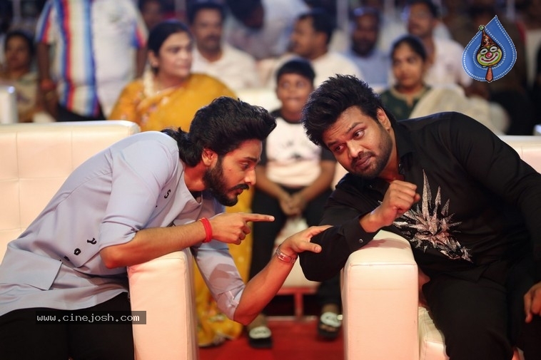 Mirai Pre Release Event - 4 / 35 photos