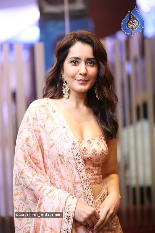 Raashii Khanna Photos - 9 / 20 photos