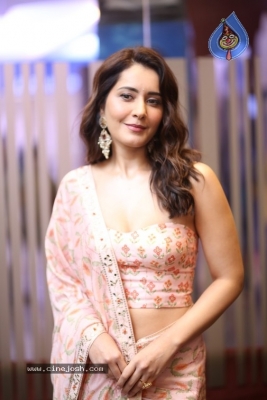 Raashii Khanna Photos - 17 of 20