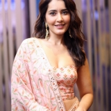 Raashii Khanna Photos