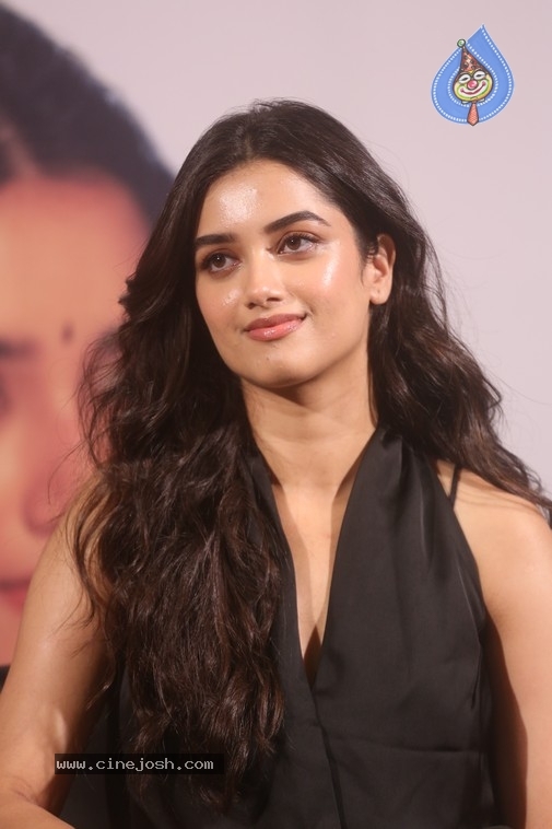 Bhagyashri Borse Photos - 10 / 13 photos