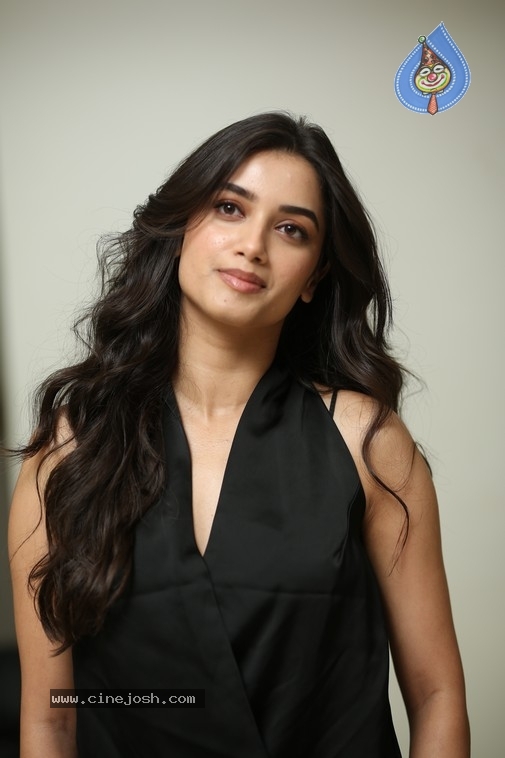 Bhagyashri Borse Photos - 11 / 13 photos