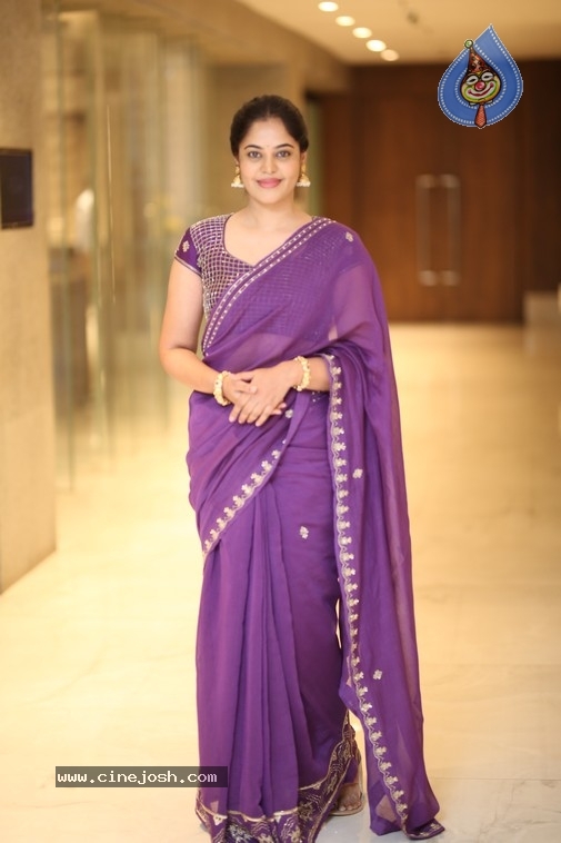 Bindu Madhavi Photos - 10 / 16 photos