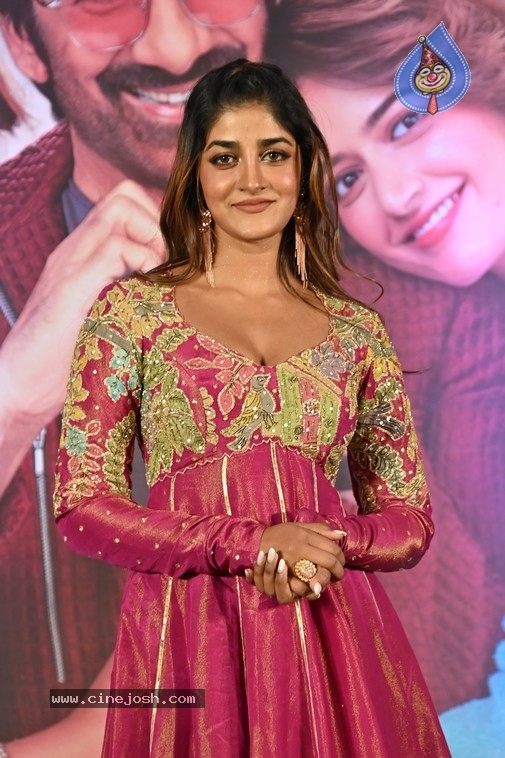 Dimple Hayathi Photos - 4 / 14 photos