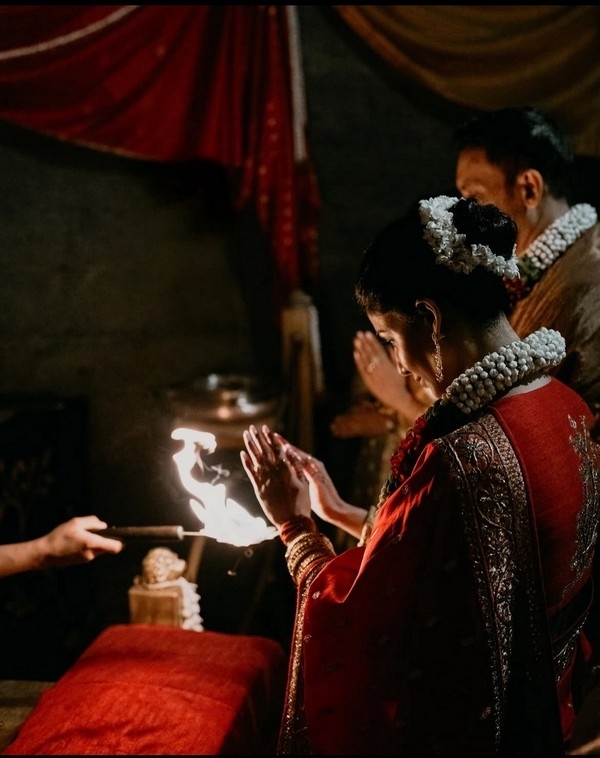 Samantha weds Raj - 3 / 4 photos