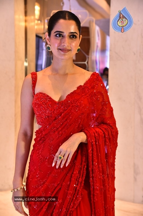 Ashika Ranganath Photos - 8 / 15 photos