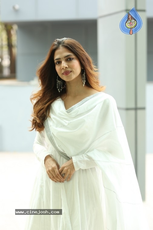 Malavika Mohanan Photos - 11 / 20 photos