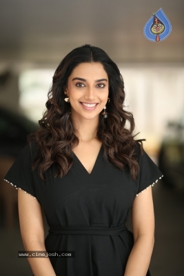 Meenakshi Chaudhary Photos - 14 of 20