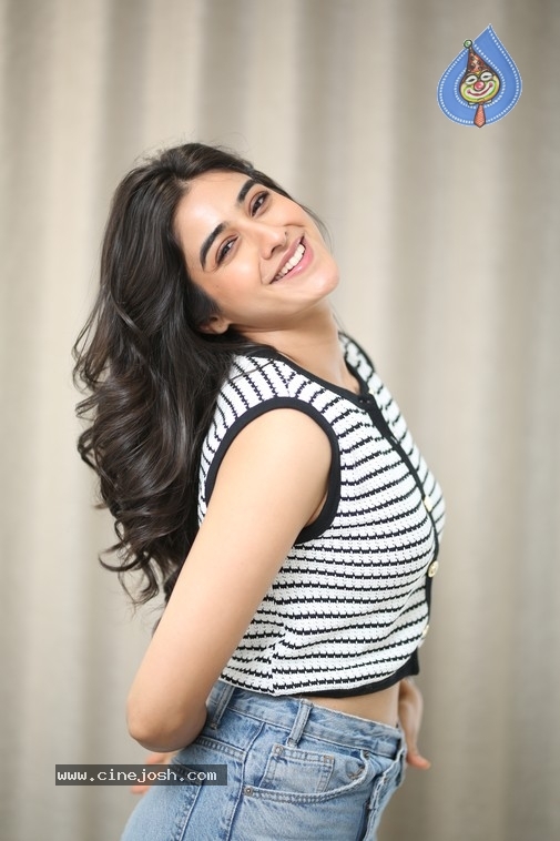 Sakshi Vyde Photos - 12 / 21 photos