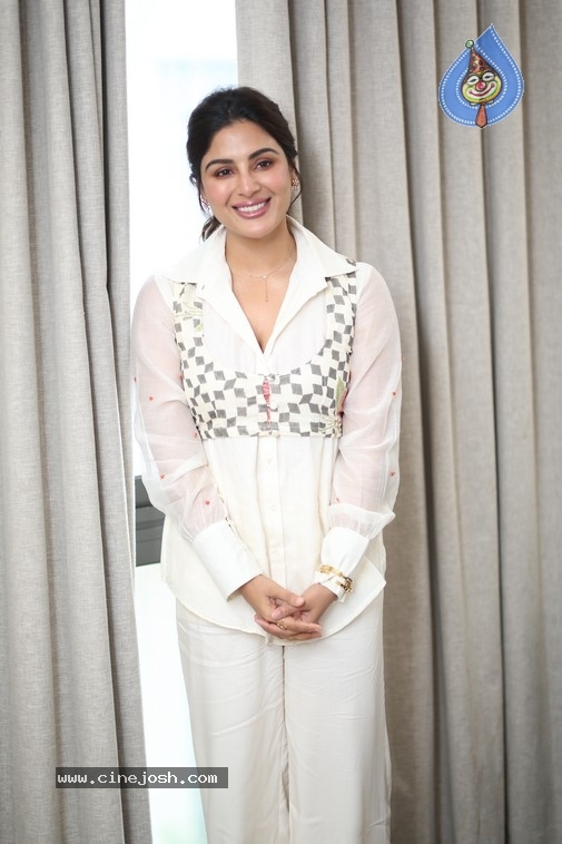 Samyuktha Photos - 7 / 16 photos