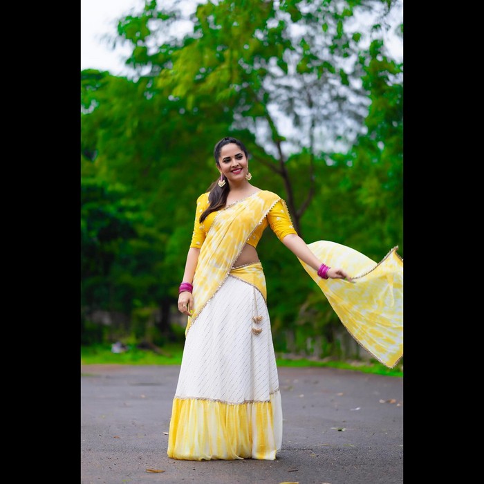 anasuya bharadwaj,anasuya bharadwaj latest pics,anasuya bharadwaj photo shoot,anasuya bharadwaj jabardasth shoot,anchor anasuya bharadwaj