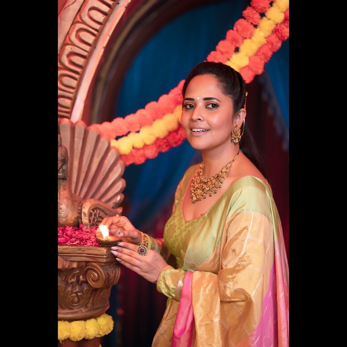 anasuya bharadwaj,anasuya bharadwaj festive look,anasuya bharadwaj diwali look