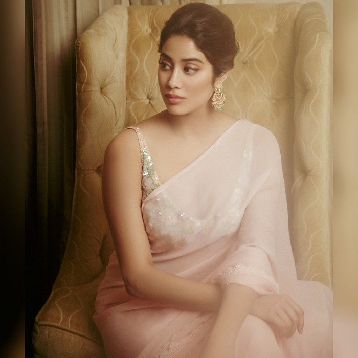 janhvi kapoor,manish malhotra saree,janhvi kapoor in manish malhotra saree,janhvi kapoor saree look