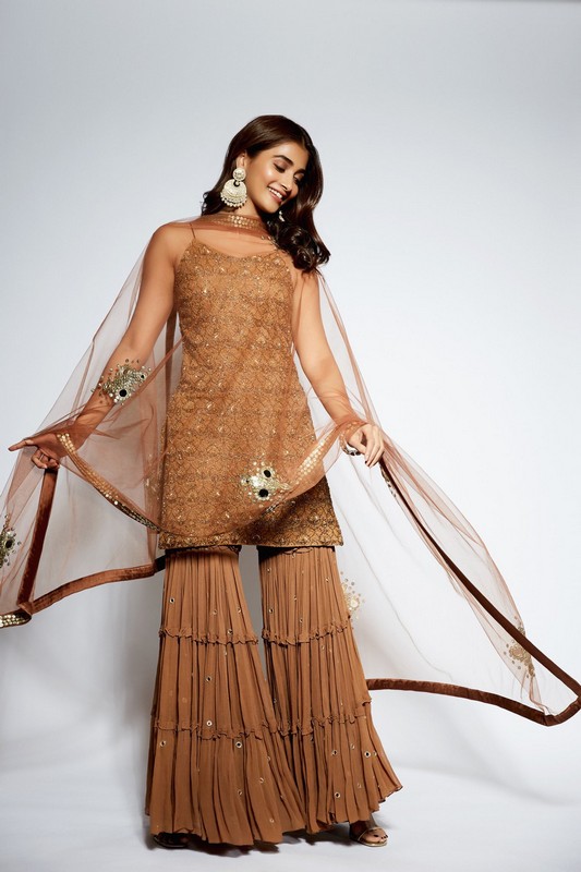 pooja hegde,pooja hegde dhanteras 2021 look,pooja hegde dhanteras photos shoot,pooja hegde new pics