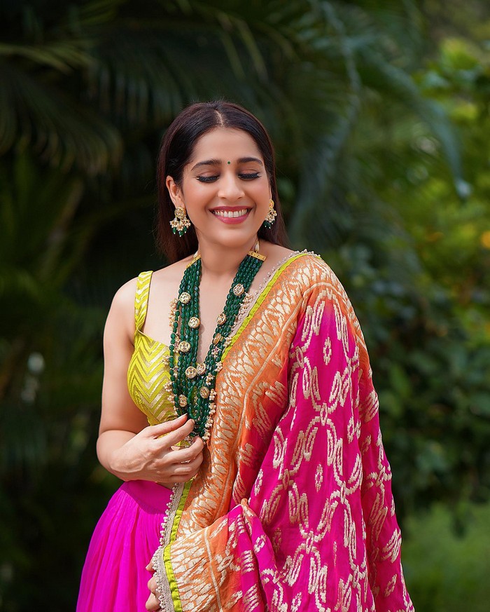 rashmi gautam,rashmi gautam latest photo shoot,rashmi gautam festive look