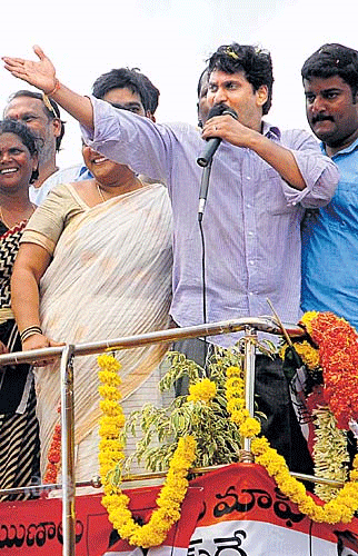 rosaiah,dharmana prasad,ys jagan,vatti vasant kumar,congress,sonia gandhi,oodarpu yatra